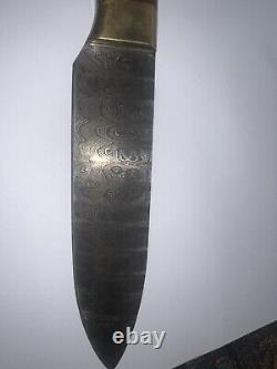 Custom Handmade Damascus Steel Fixed Blade Hunting Knife (5 1/2 inch blade)