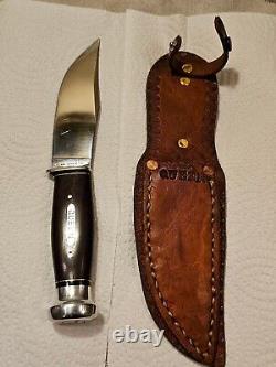 Rare 1930's Henry Sears & Co Hunting KNIFE withsheath. Made by Queen. NICE