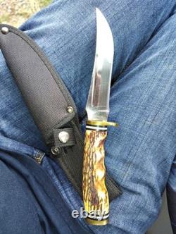 UpSweep Hunter Knife With sleeve