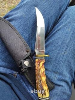 UpSweep Hunter Knife With sleeve