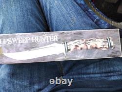 UpSweep Hunter Knife With sleeve