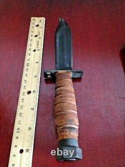 VINTAGE CAMILLUS NEW YORK USA BOWIE KNIFE. WithLEATHER SHEATH