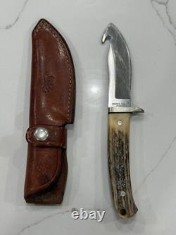 Vintage Browning #519 fixed blade gut-hook knife. Stag handles made in Japan