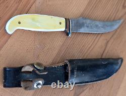 WWII Western 3.25 Fixed Blade Knife Full Tang with Sheath. Very Good Condition